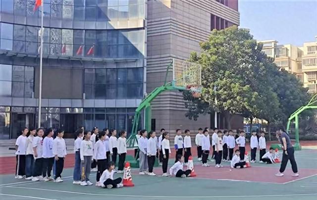 威客电竞下载郑州管城区外国语牧歌小学：以特色体育课程绘牧歌教育华章(图1)