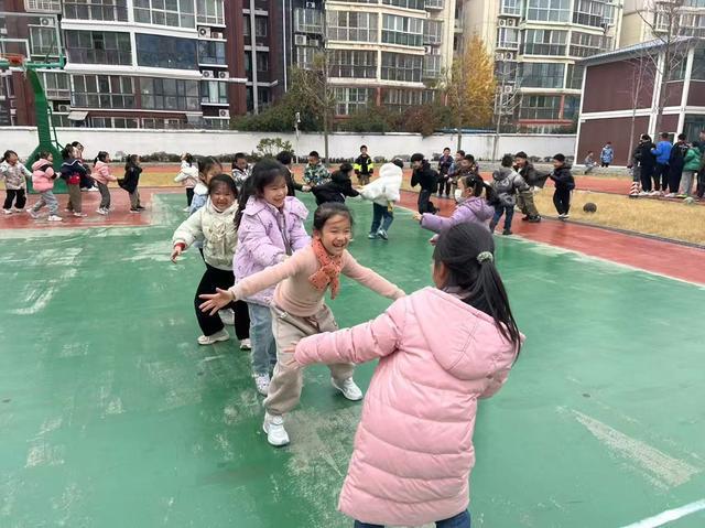 威客电竞下载郑州管城区外国语牧歌小学：以特色体育课程绘牧歌教育华章(图3)